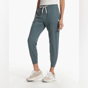 VUORI Performance Joggers Green Womens